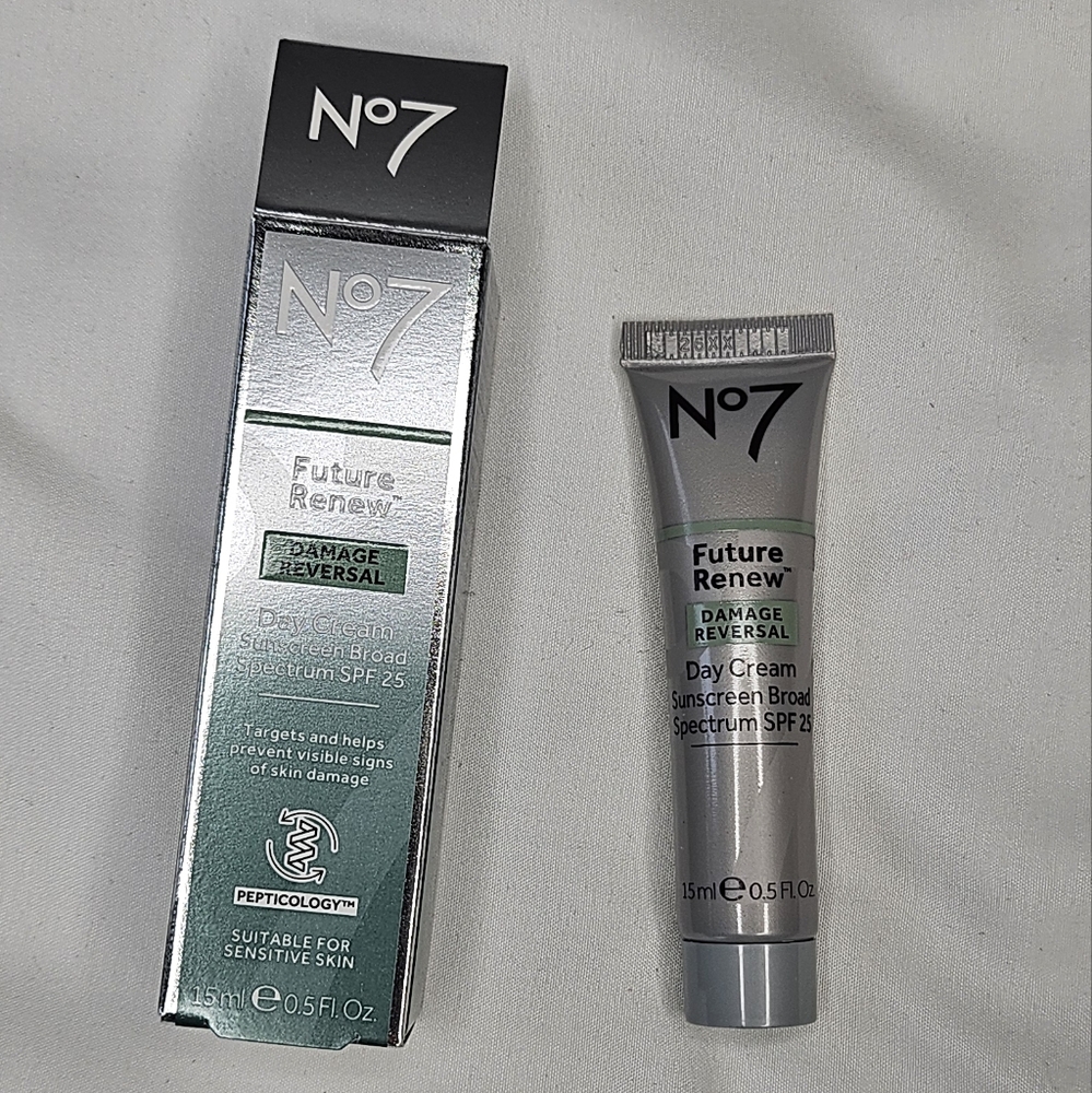 N°7 Future Renew Day Cream SPF 25